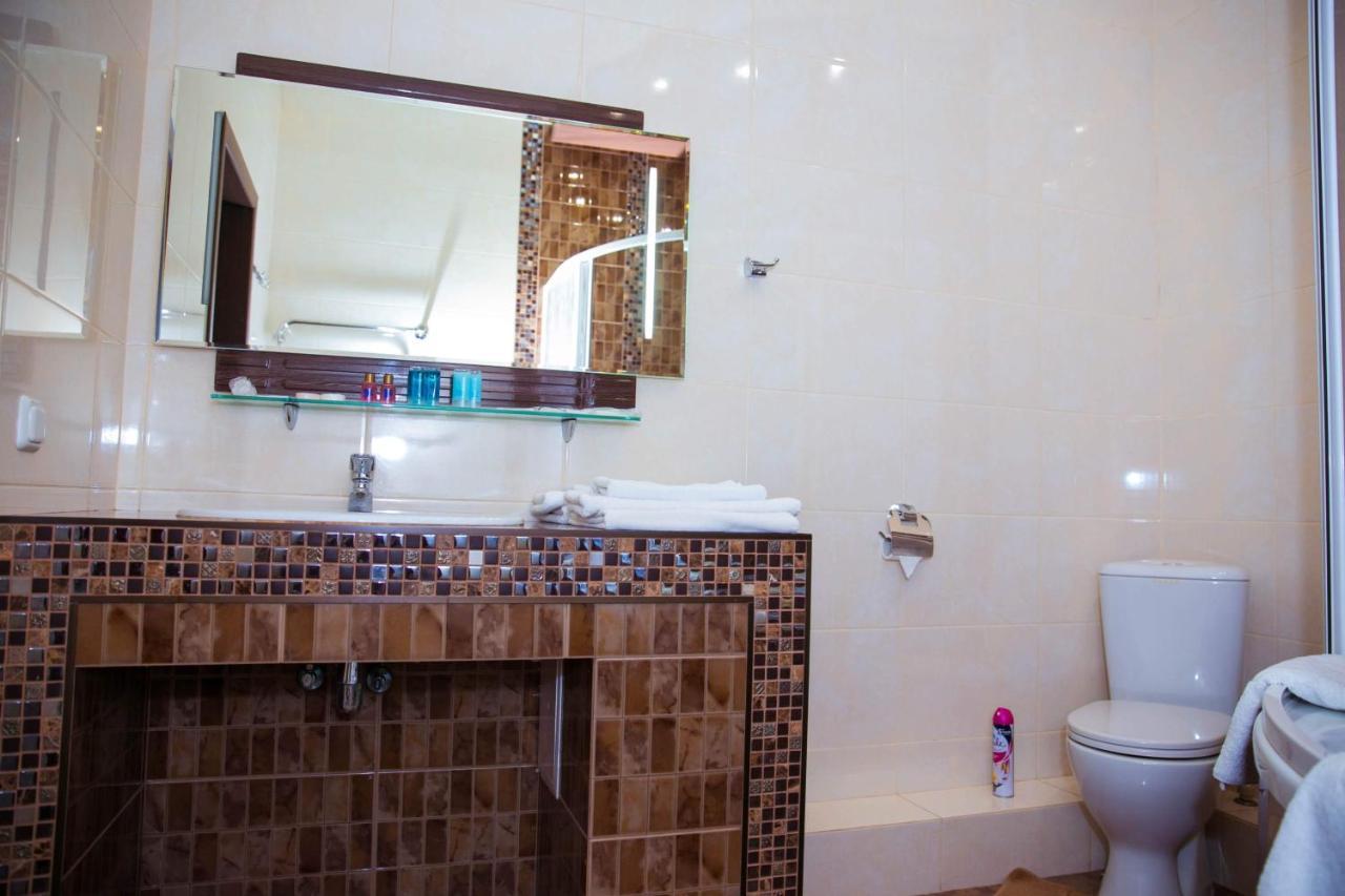 Siesta Hotel Kharkov Ngoại thất bức ảnh